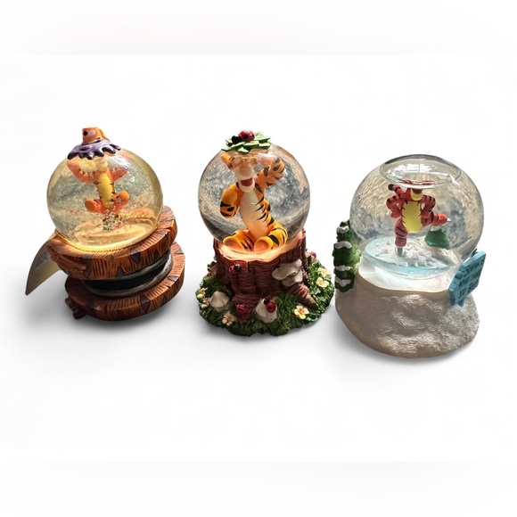 Vintage 90s/00s The Disney Store Tigger Mini Snow globe set of 3 - Picture 1 of 8